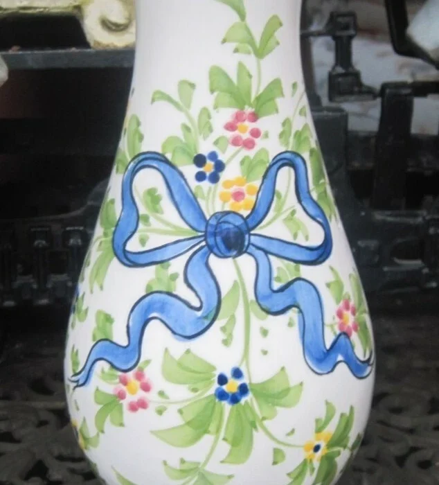 Elegant antique ceramic vase from Portugal 23 cm high hand-painted and signed.