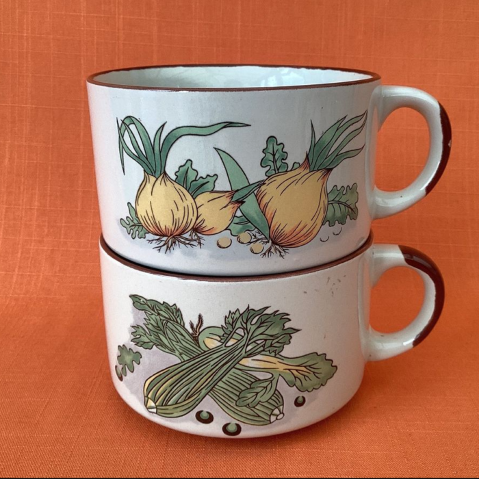 Set of 2 retro soup bowls with handles, two different designs onion and celery, vegetarian soup bowls, rustic soup bowls, Shell soup mugs